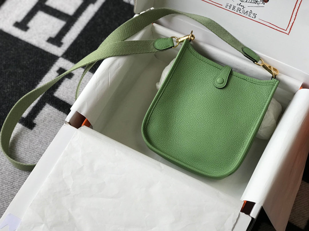 Mini Evelyne 18cm Verde Oscuro Togo Ghw