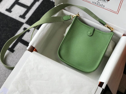 Mini Evelyne 18cm Verde Oscuro Togo Ghw