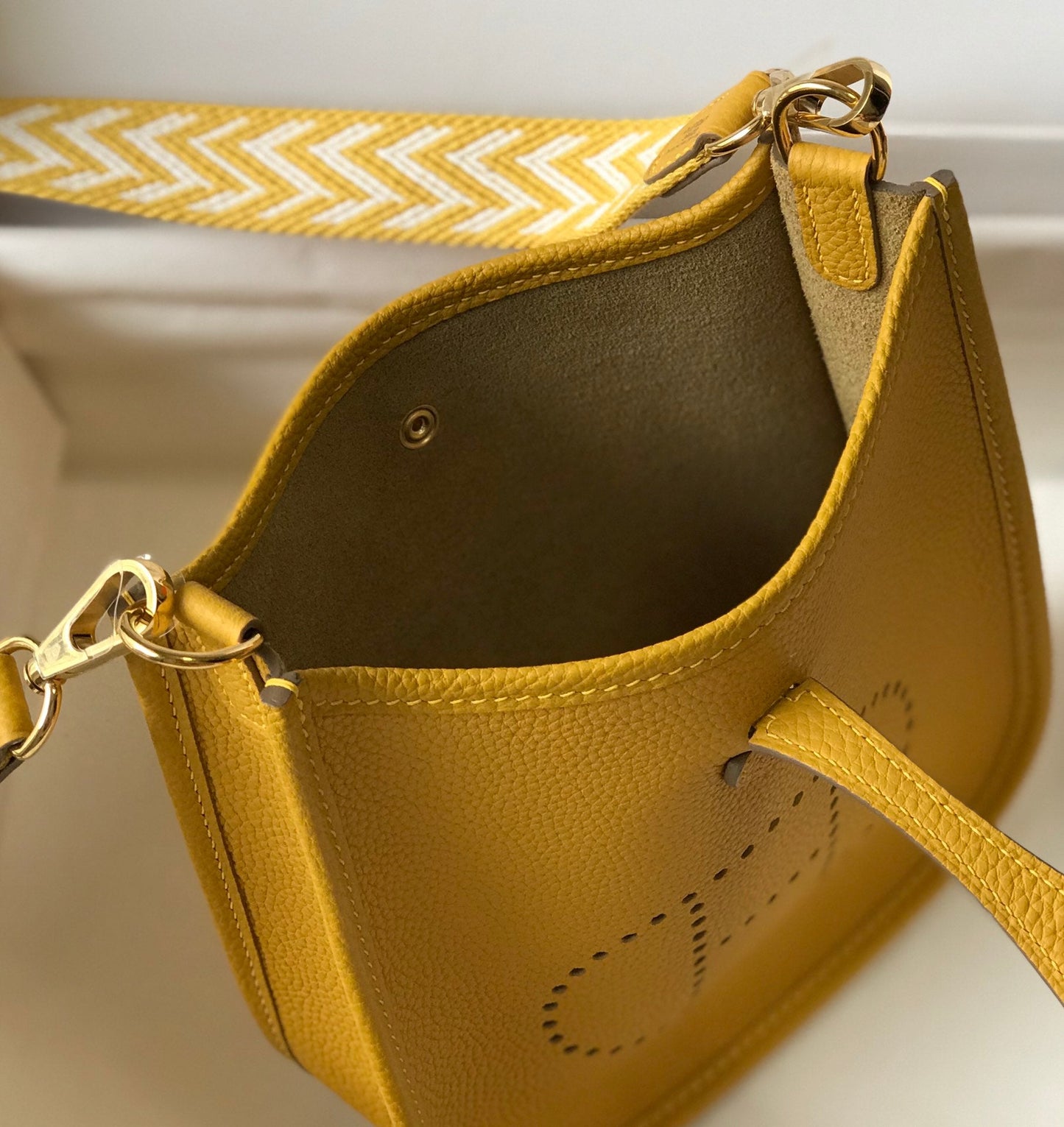 Mini Evelyne 18cm Amarillo Oscuro Togo Ghw