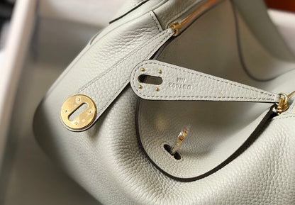 BOLSO HM LINDY 30 CREMA CUERO TAURILLON CLEMENCE