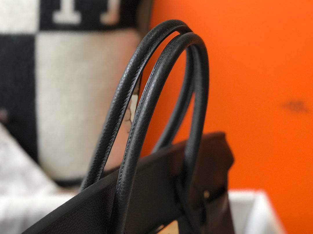 HM BIRKIN 30CM PIEL TOGO NEGRA CON HERRAJES DORADOS