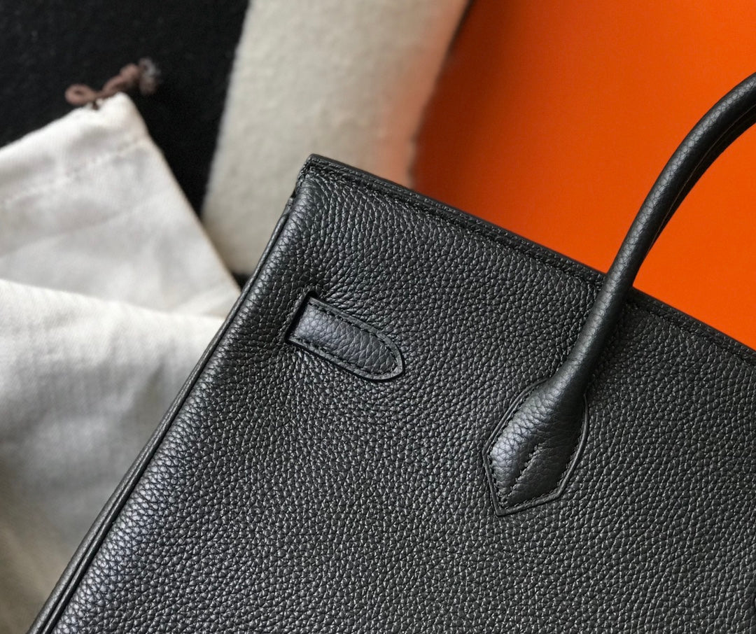 HM BIRKIN 30CM PIEL TOGO NEGRA CON HERRAJES DORADOS