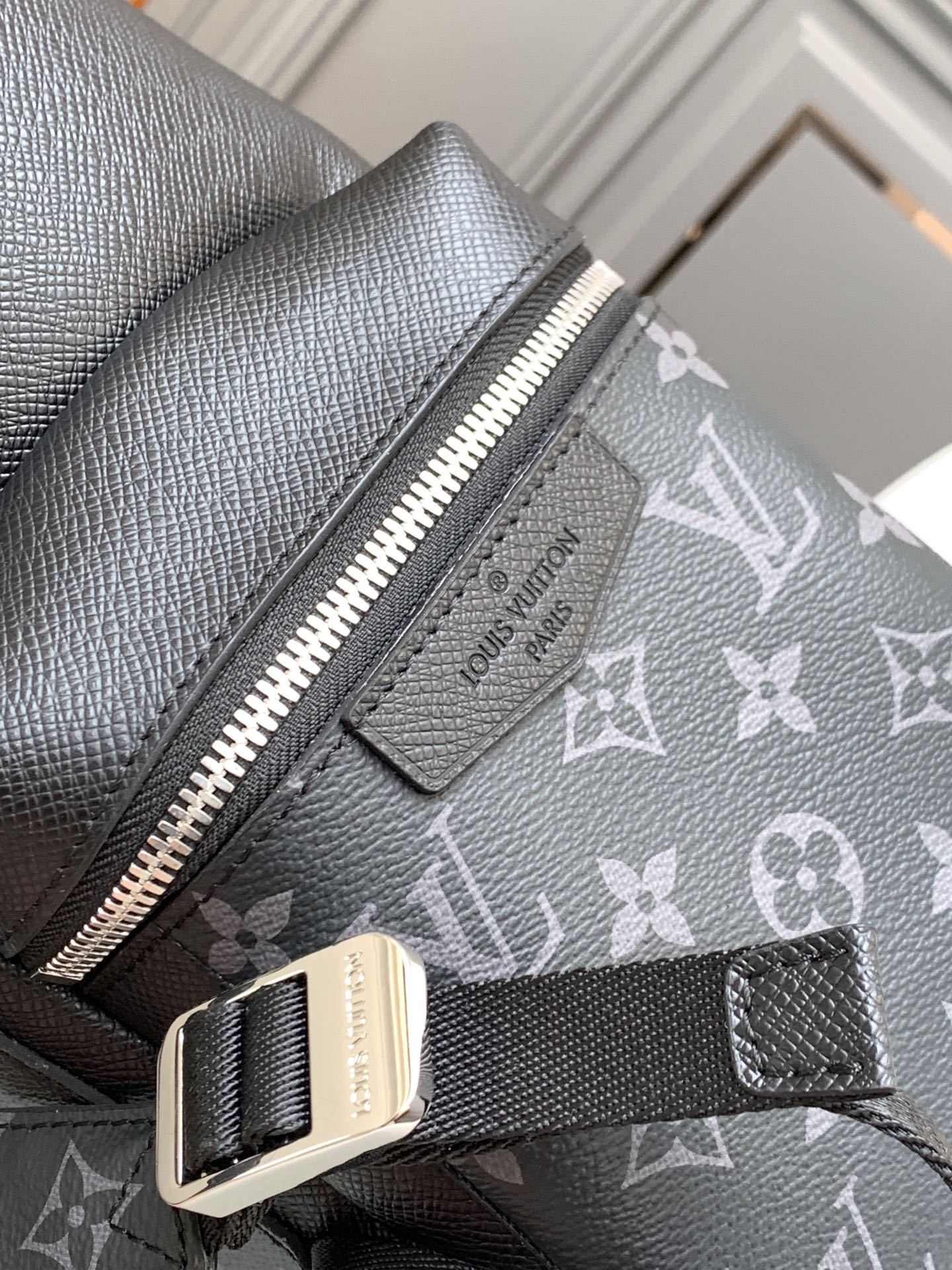 SAC À DOS 45 EN CUIR DE VEAU NOIR ET TOILE ÉCLIPSE MONOGRAMME GUN METAL