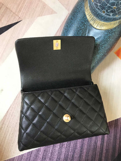 Mango superior de caviar coco acolchado negro con herrajes dorados 24 