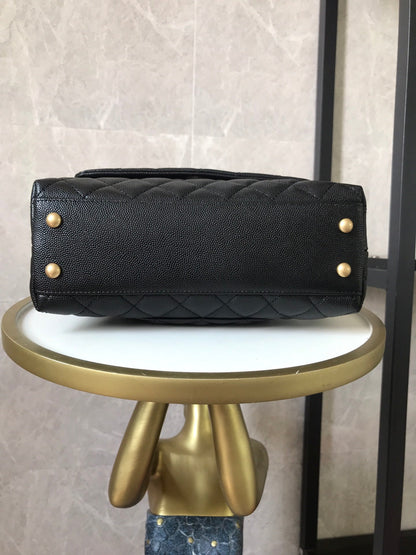 Mango superior de caviar coco acolchado negro con herrajes dorados 24 