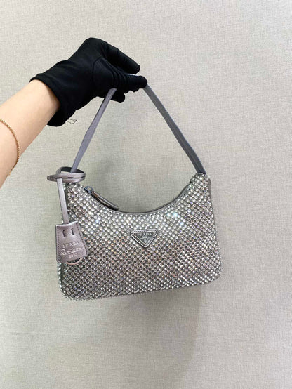 BOLSO HOBO BRILLANTE DE 23 EN NYLON PLATEADO CON CRISTALES ADICIONALES