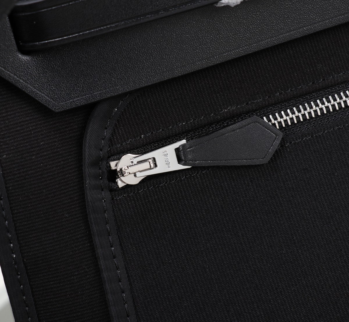HM HERBAG ZIP 31 LONA NEGRA