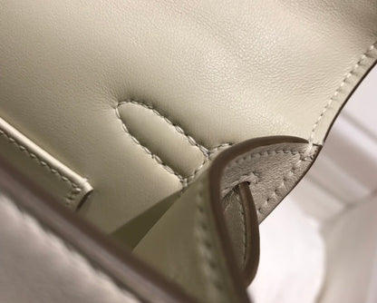 POCHETTE HM KELLY 22 CM BLANC BEIGE SWIFT QUINCAILLERIE OR