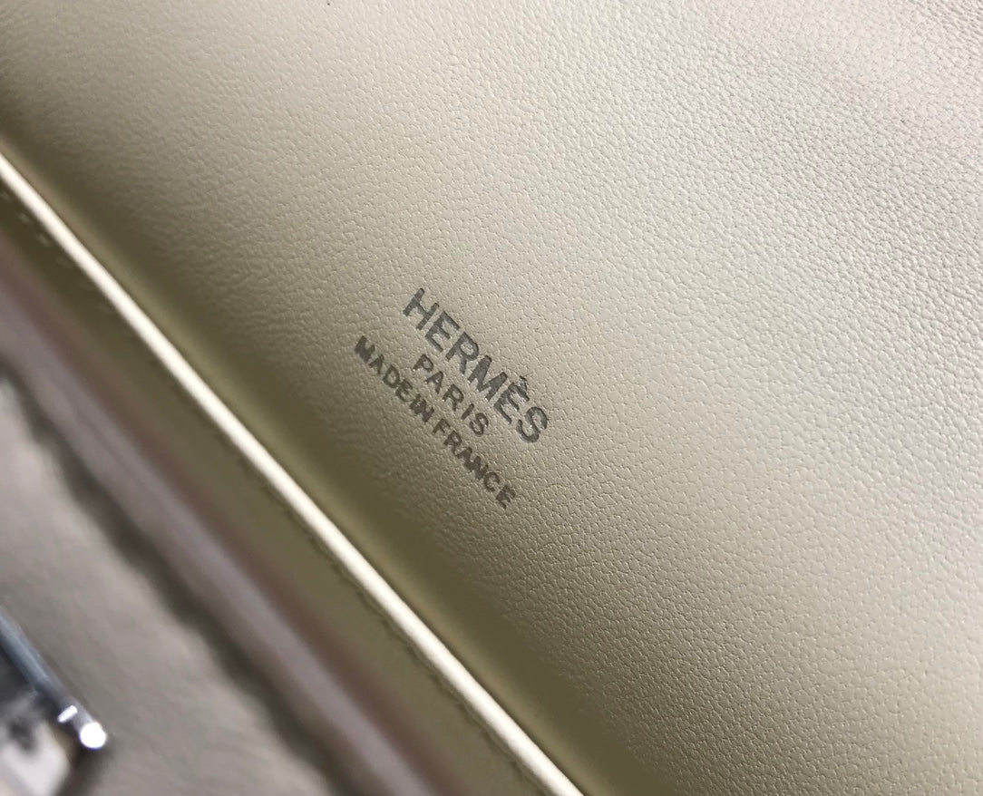 POCHETTE HM KELLY 22 CM BLANC BEIGE SWIFT QUINCAILLERIE ARGENTÉE