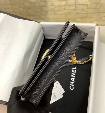 CC Leboy WOC 19 cm, acolchado negro, herrajes dorados caviar