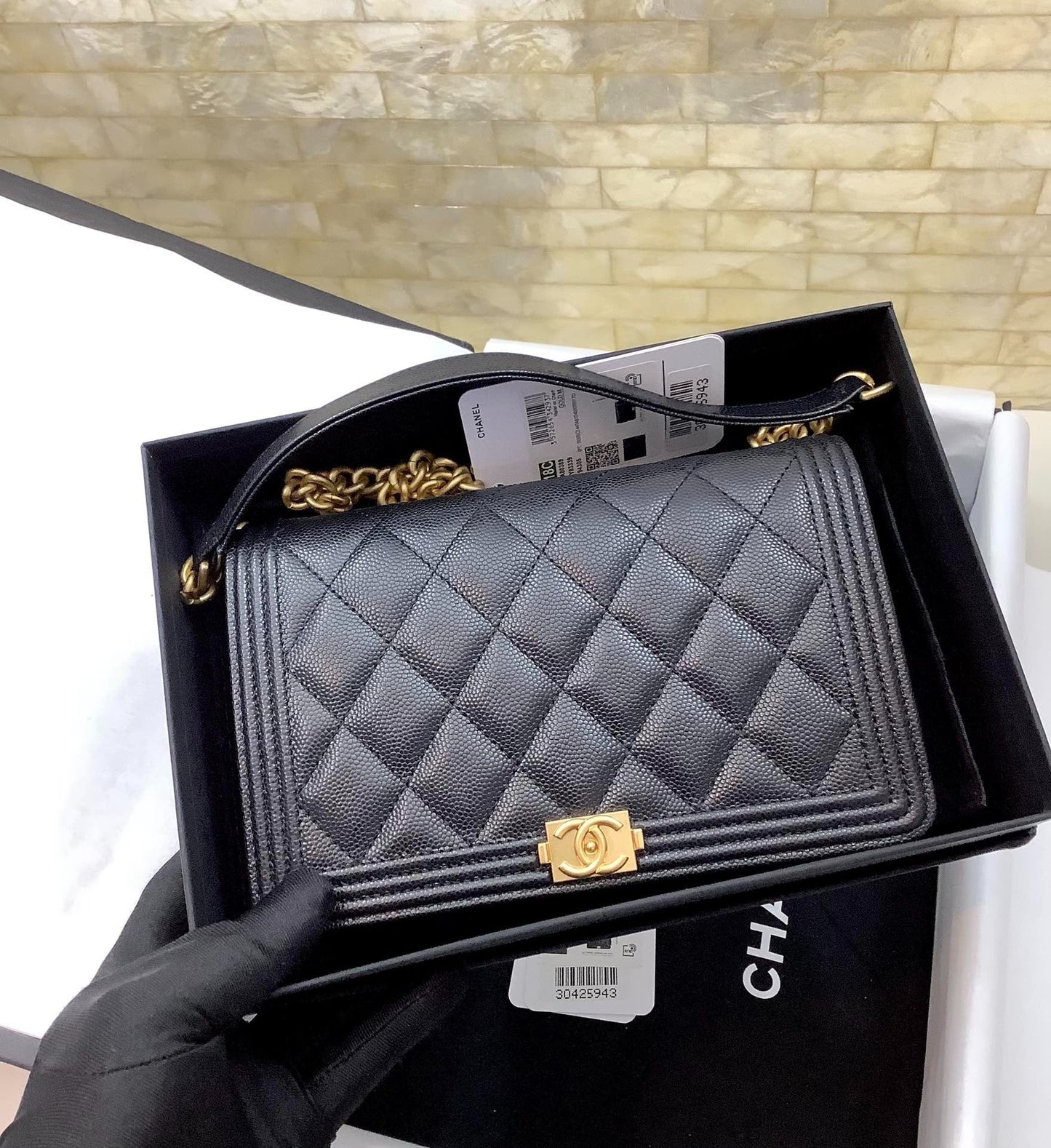 CC Leboy WOC 19 cm, acolchado negro, herrajes dorados caviar