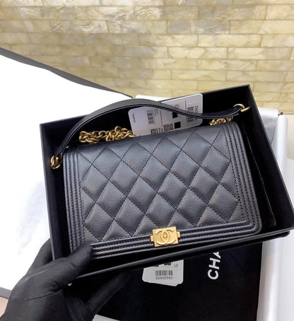 CC Leboy WOC 19 cm, acolchado negro, herrajes dorados caviar