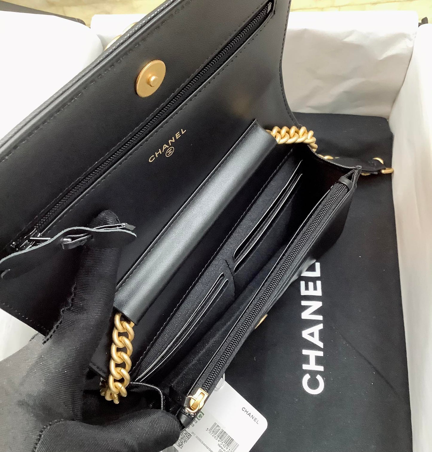 CC Leboy WOC 19 cm, acolchado negro, herrajes dorados caviar