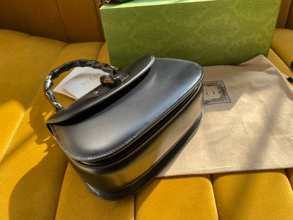 BOLSO DE ASA DE BAMBÚ 21 EN PIEL DE BECERRO NEGRA