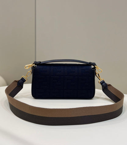 BAGUETTE À MOTIF FF 27 EN TISSU JACQUARD BLEU MARINE, QUINCAILLERIE DORÉ