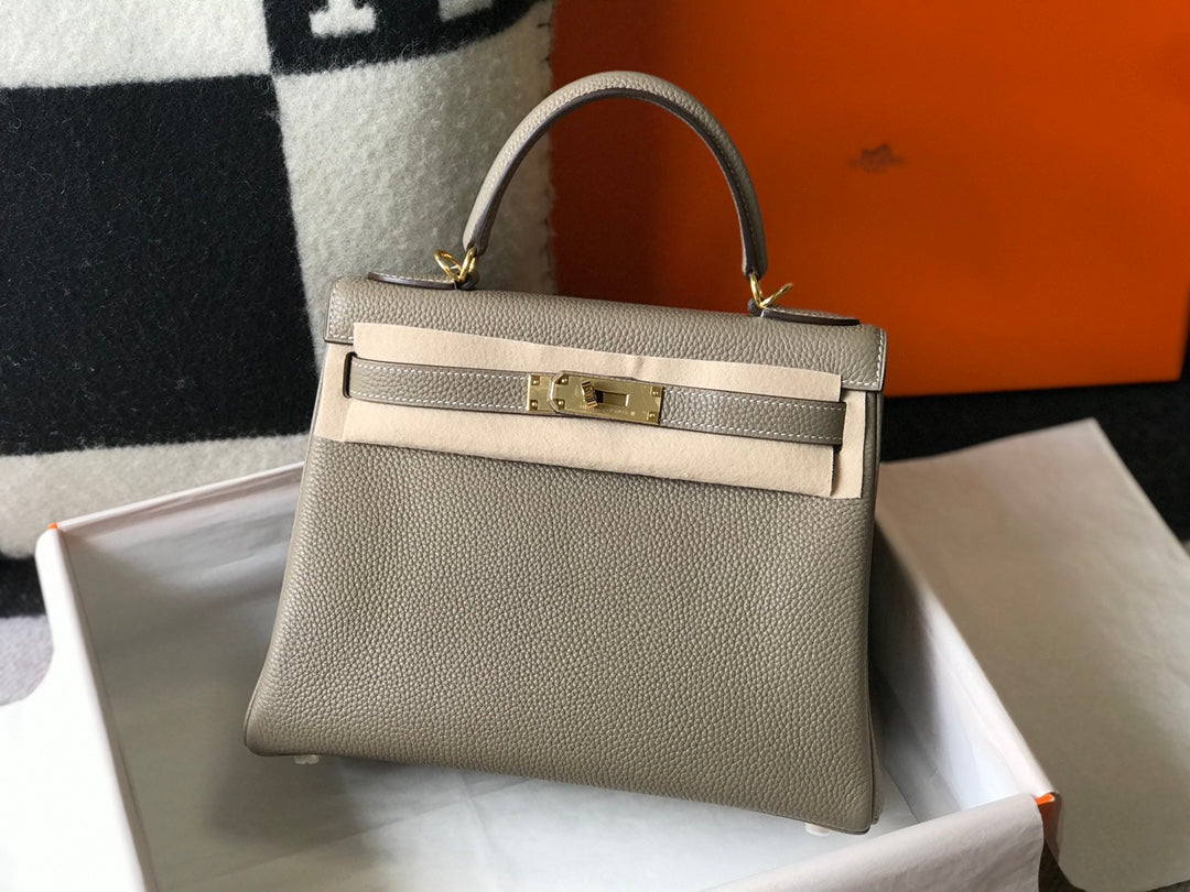 HM KELLY 25 CM GRIS TOGO HARDWARE DORADO