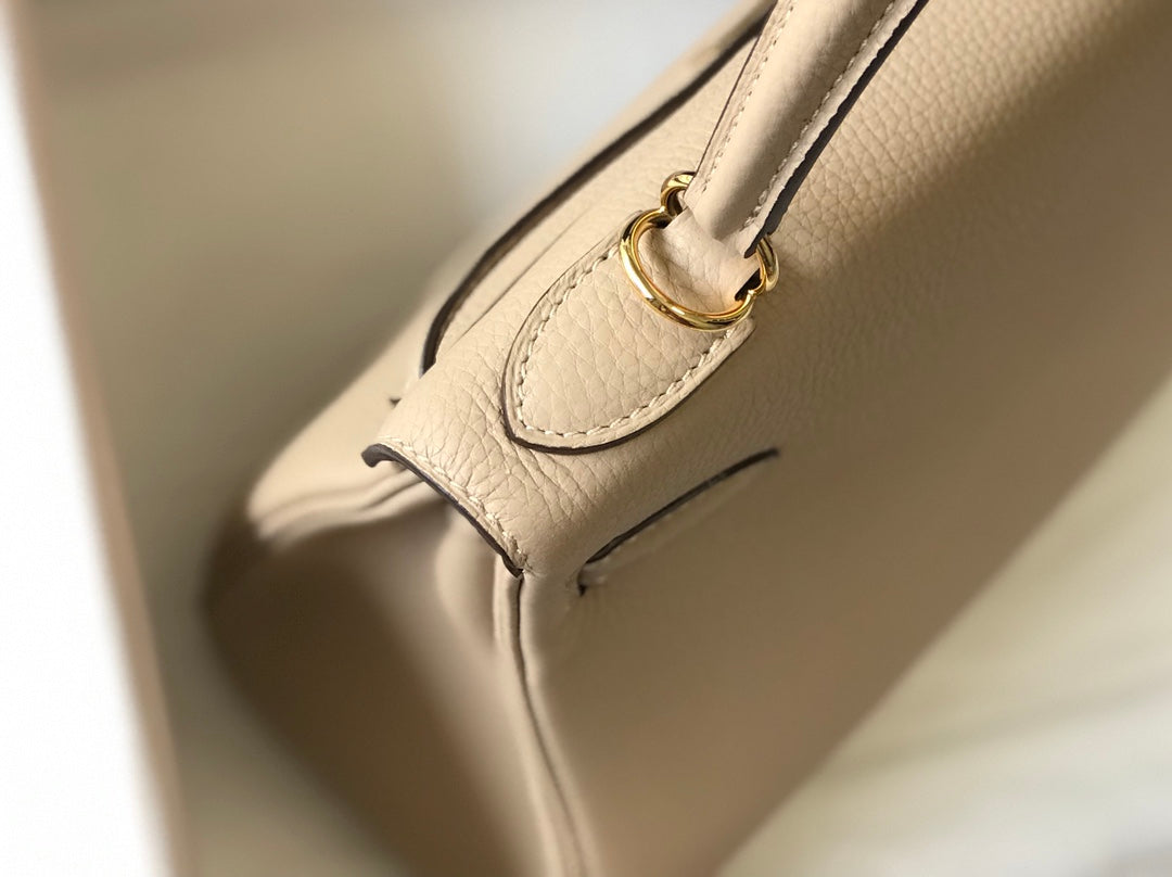 Hm Kelly 32 cm, piel Togo beige, herrajes dorados