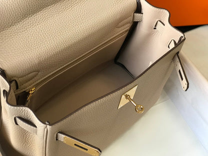 Hm Kelly 32 cm, piel Togo beige, herrajes dorados