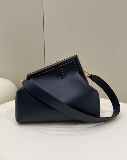 BOLSO FENDI FIRST SMALL 32 EN PIEL NAPPA NEGRA CON HERRAJES DORADOS