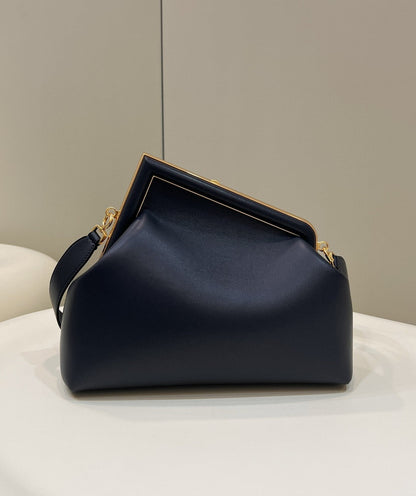 BOLSO FENDI FIRST SMALL 32 EN PIEL NAPPA NEGRA CON HERRAJES DORADOS