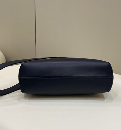 BOLSO FENDI FIRST SMALL 32 EN PIEL NAPPA NEGRA CON HERRAJES DORADOS