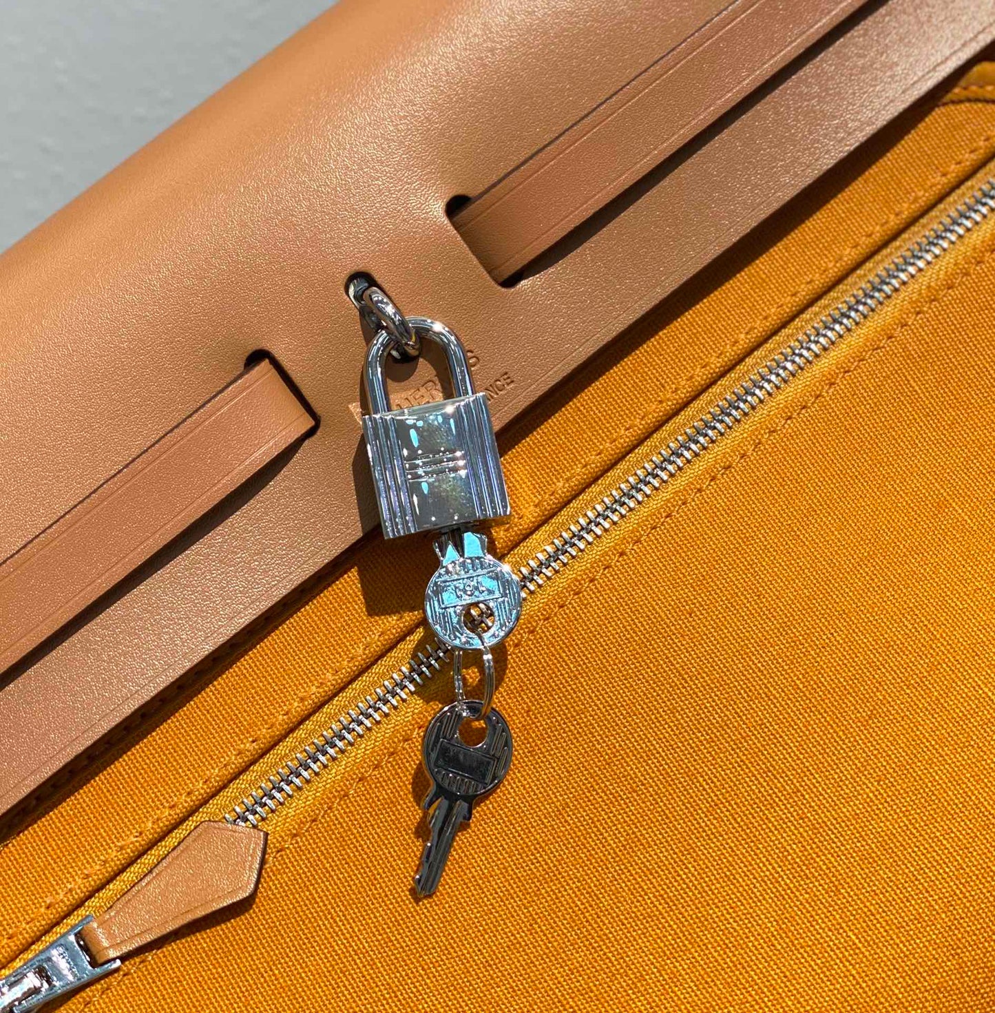 Herbag 31 Toile Lona Amarillo Oscuro Piel de Vaca Dorada