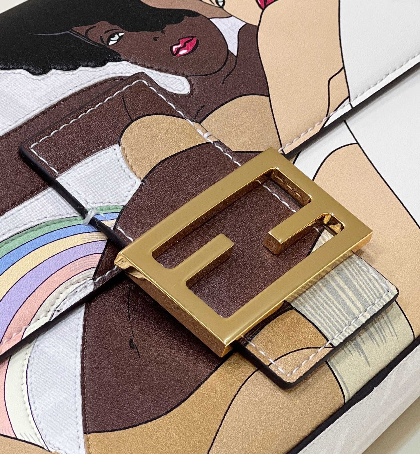 BOLSO BAGUETTE FENDI 27 DE PIEL DE BECERRO BLANCA CON ETIQUETA ADJUNTA Y HERRAJES DORADOS