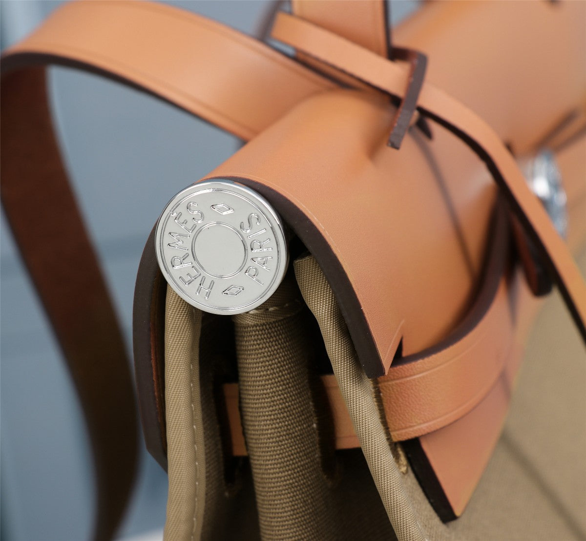 HM HERBAG ZIP 31 LONA OLIVA Y BRONCE