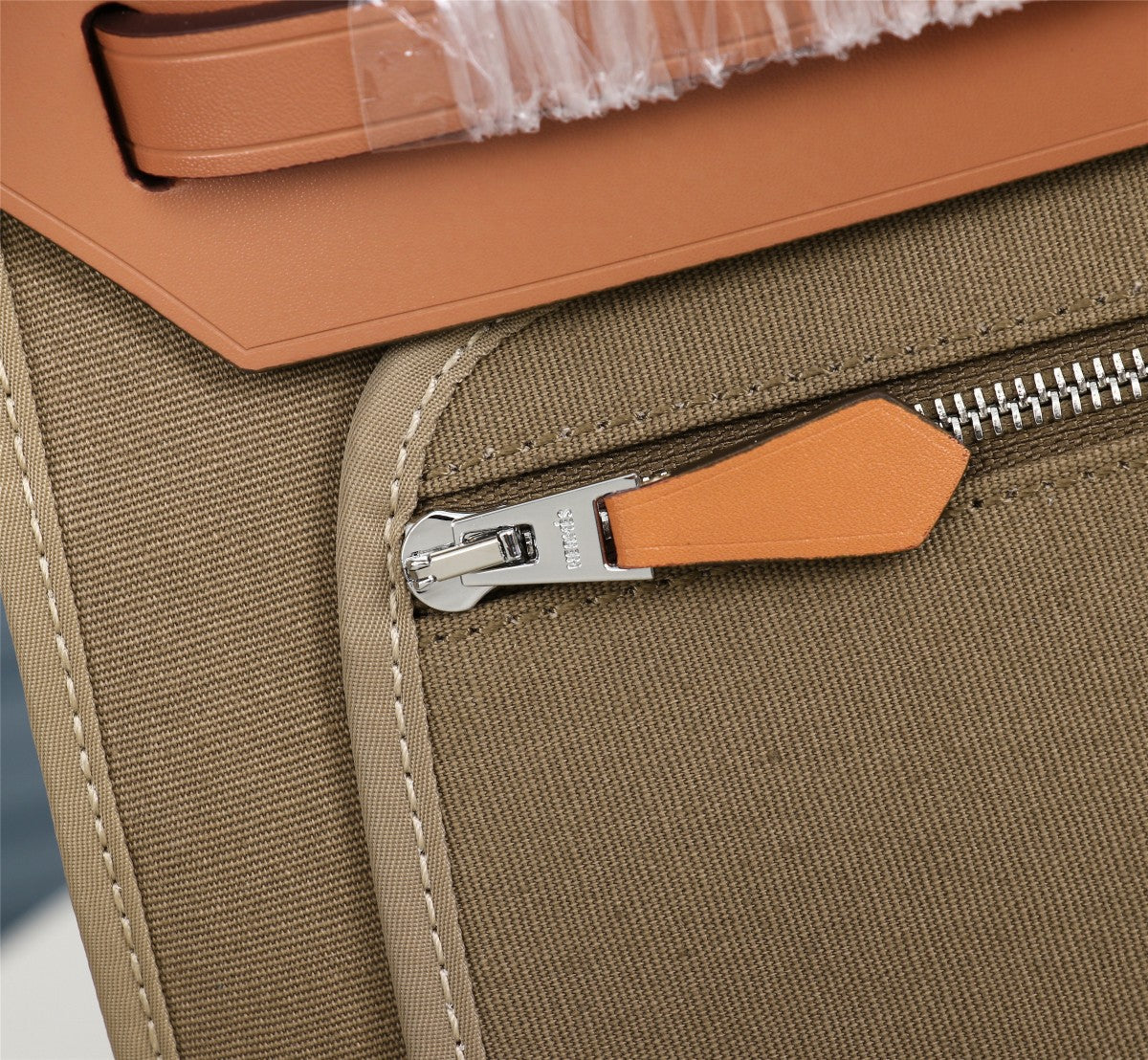HM HERBAG ZIP 31 LONA OLIVA Y BRONCE