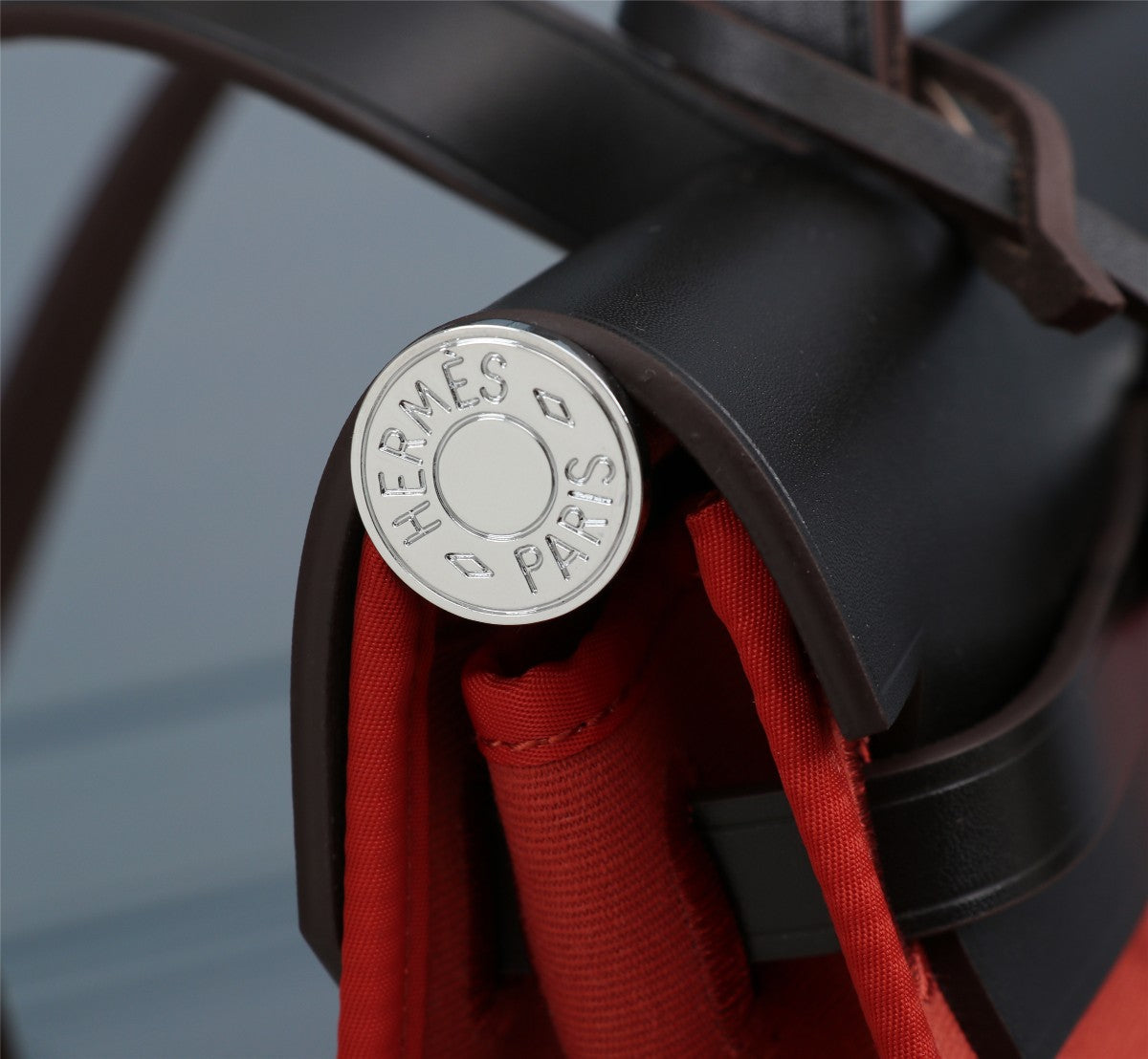 HM HERBAG ZIP 31 LONA ROJA Y NEGRA