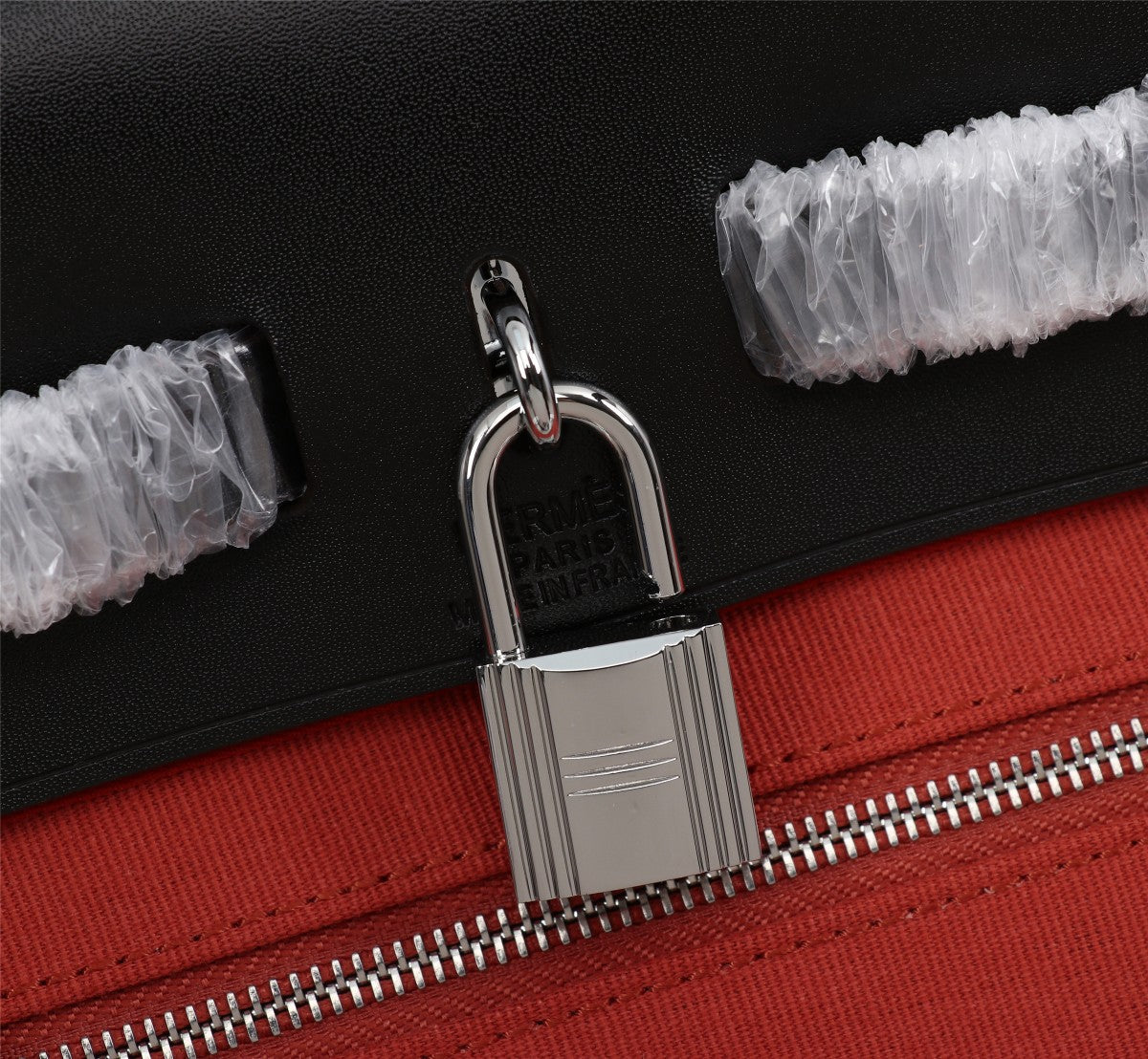 HM HERBAG ZIP 31 LONA ROJA Y NEGRA