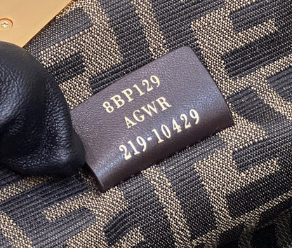 BOLSO FENDI FIRST SMALL 26 DE PIEL BLANCA CON DETALLES EXÓTICOS