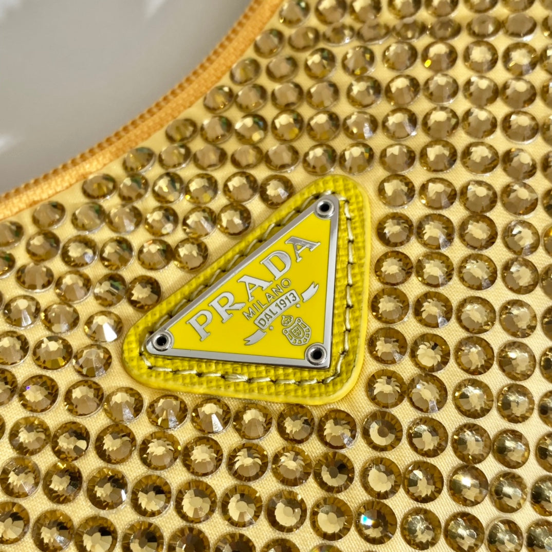 BOLSO HOBO BRILLANTE DE 23 CM EN NYLON AMARILLO CON CRISTALES ADICIONALES