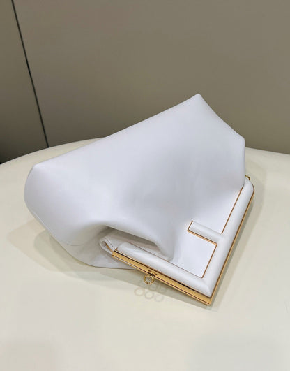 FENDI FIRST SMALL 32 EN PIEL NAPPA BLANCA CON HERRAJES DORADOS