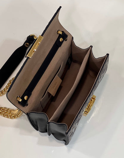 BOLSO FENDI KANI 19 DE PIEL DE BECERRO MEZCLA NEGRA Y MARRÓN CHOCOLATE CON HERRAJES DORADOS