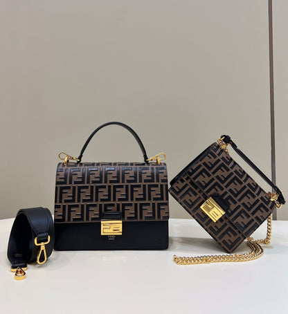 BOLSO FENDI KANI 26 EN PIEL DE BECERRO FFF MEZCLA NEGRA Y MARRÓN CHOCOLATE CON HERRAJES DORADOS