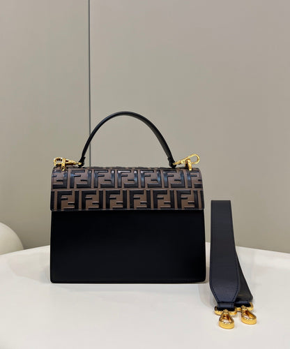 BOLSO FENDI KANI 26 EN PIEL DE BECERRO FFF MEZCLA NEGRA Y MARRÓN CHOCOLATE CON HERRAJES DORADOS