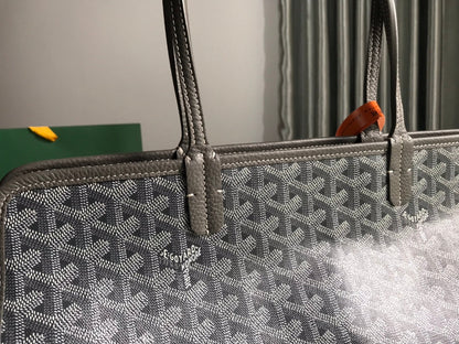 SAC HARDY PM 40 EN TOILE GOYARDINE GRISE ET GARNITURES EN CUIR TAURILLON
