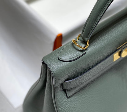 HM KELLY 25 CM ALMENDRA VERDE TOGO HARDWARE DORADO