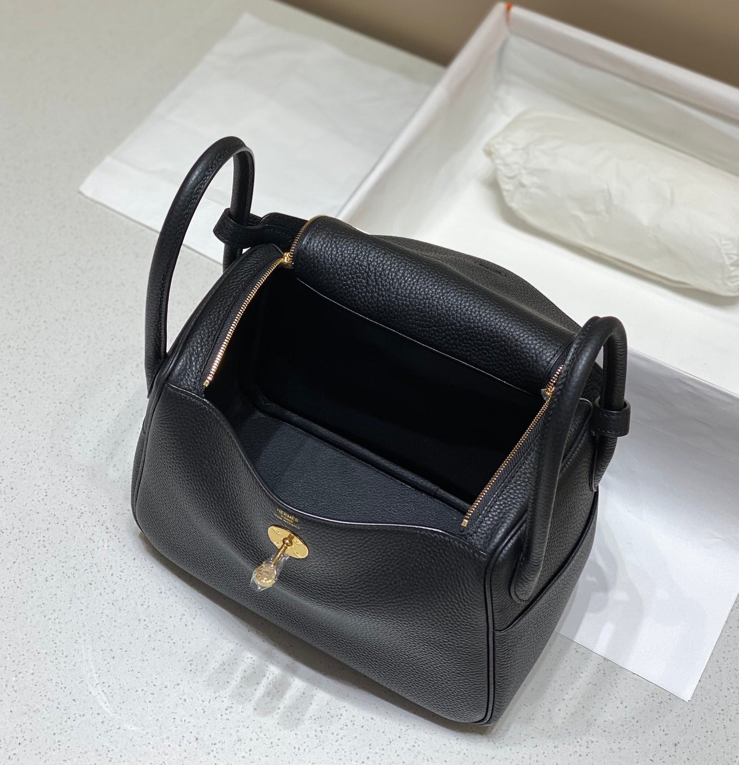 BOLSO HM LINDY 30 NEGRO TAURILLON PIEL CLEMENCE