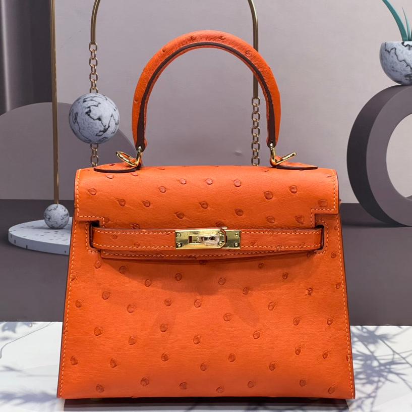 BOLSO KELLY 20 EN PIEL DE AVESTRUZ NARANJA FUEGO CON HERRAJES DORADOS (HECHO BAJO PEDIDO)