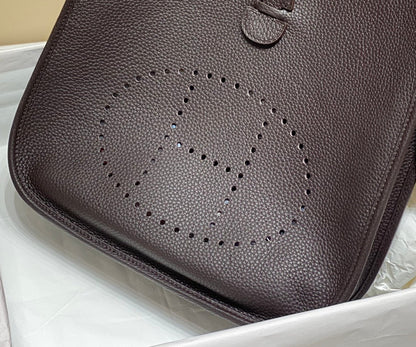 Evelyne 29cm Chocolate Togo Show