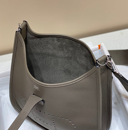 Evelyne 29cm Marrón Oscuro Togo Shw