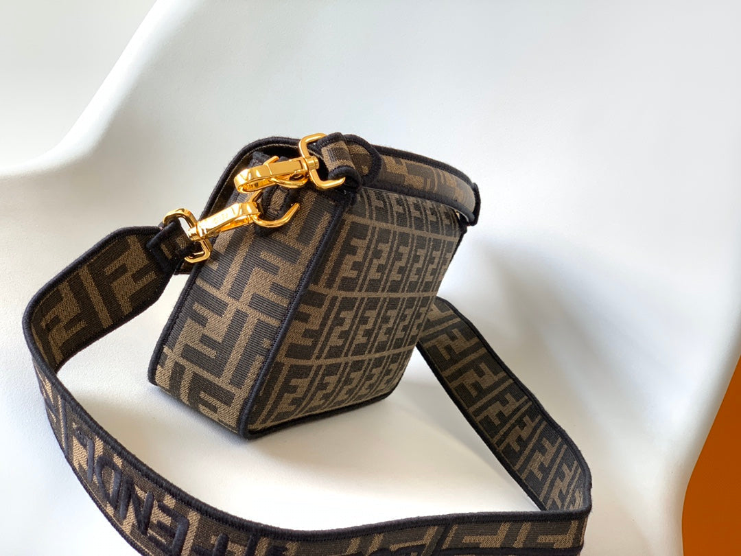 Bolso Fend Baguette 27 de tela jacquard marrón FF Ghw 