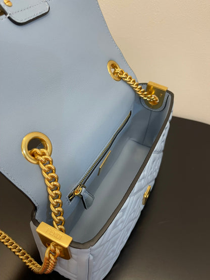 Sac Fend Baguette 24 avec motif FF en cuir bleu bébé GHW 