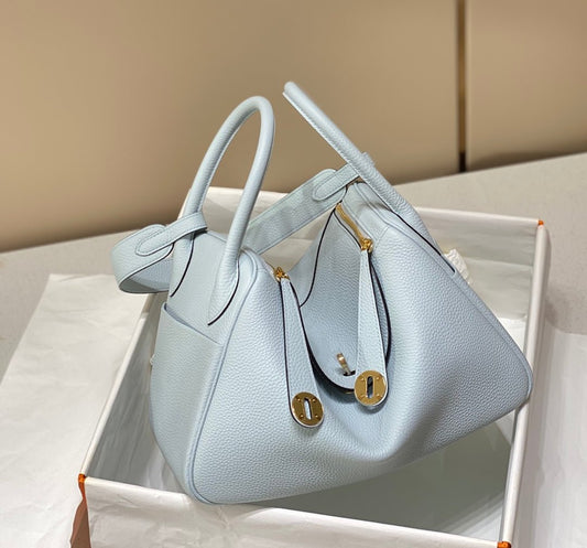 BOLSO HM LINDY 30 PIEL TAURILLON CLEMENCE AZUL PASTEL