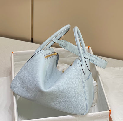 BOLSO HM LINDY 30 PIEL TAURILLON CLEMENCE AZUL PASTEL