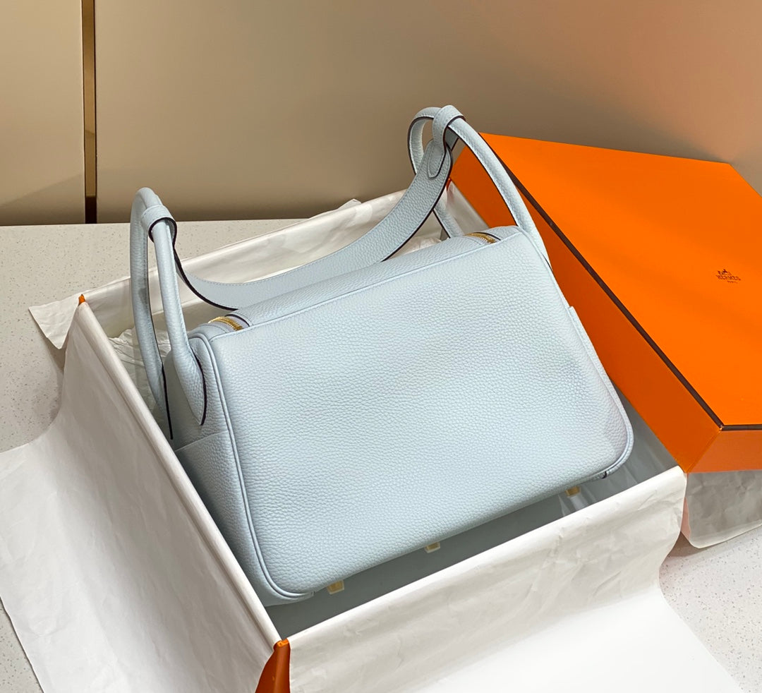 BOLSO HM LINDY 30 PIEL TAURILLON CLEMENCE AZUL PASTEL