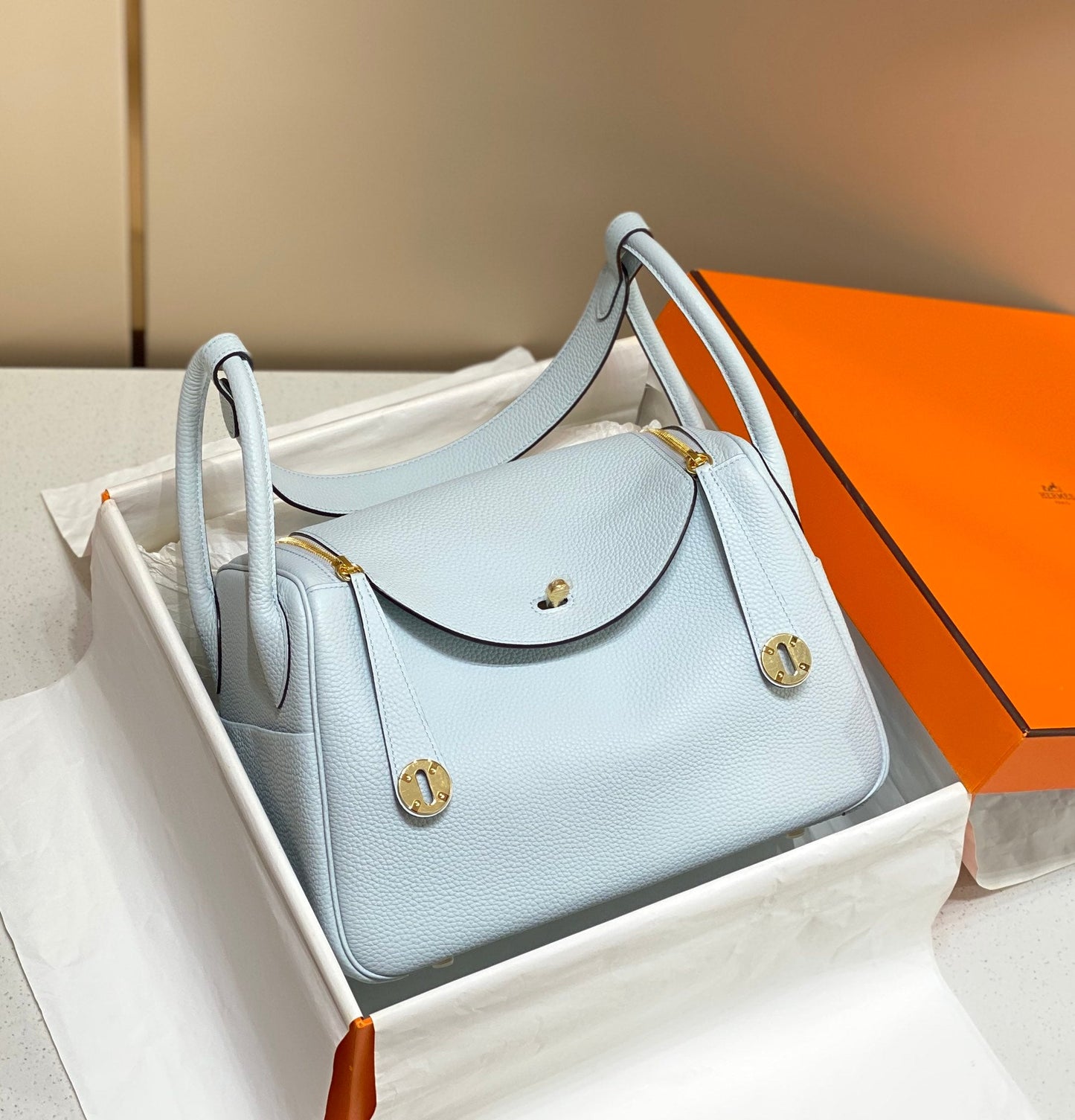 BOLSO HM LINDY 30 PIEL TAURILLON CLEMENCE AZUL PASTEL