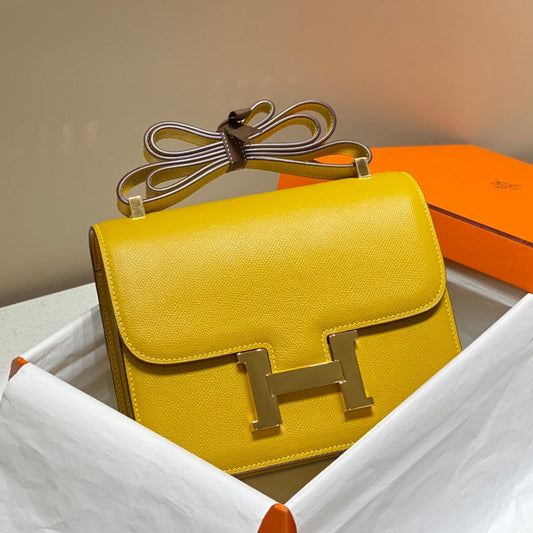 Constance 24, cuero Epsom amarillo, herrajes dorados